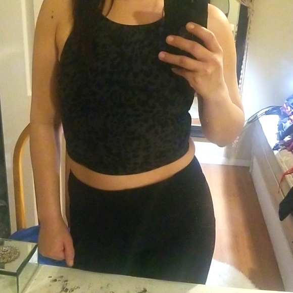 Grey leapord print workout top - Picture 3 of 3